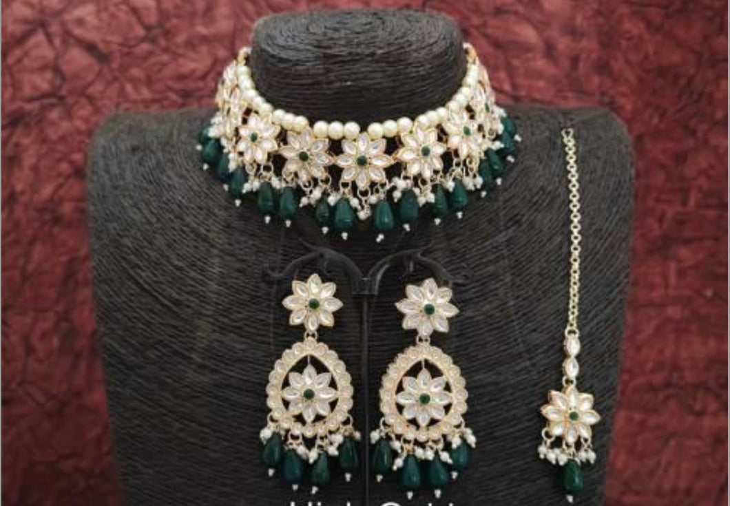 Green Necklace & Earring Set With Maang Tika