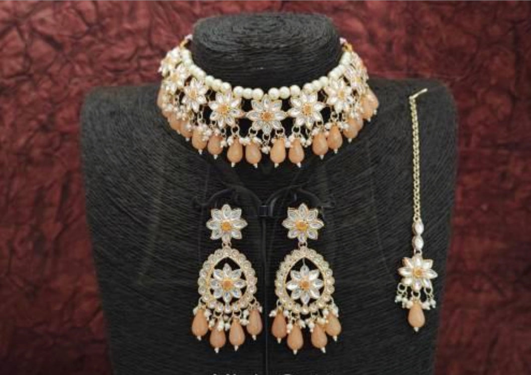 Peach Necklace & Earring Set With Maang Tika